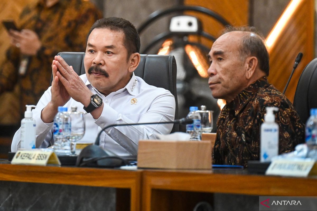 antarafoto-rapat-koordinasi-tingkat-menteri-pemberantaan-judi-daring-23424-ebp-03.jpg